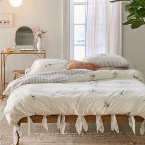 Urban Outfitters Meg Tie Duvet Cover Twin XL Blue White Dorm Bedding